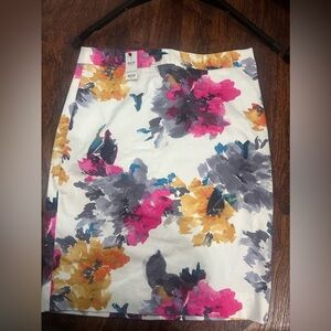 Express Skirt / NWT  Express High Waisted Floral Pencil Skirt Sz: 6 Pink Grey